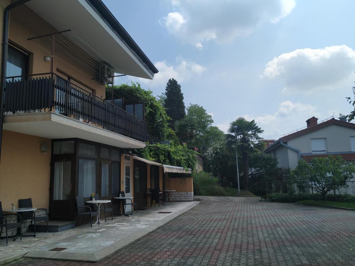 Accomodation Pertout ノヴァ・ゴリツァ エクステリア 写真
